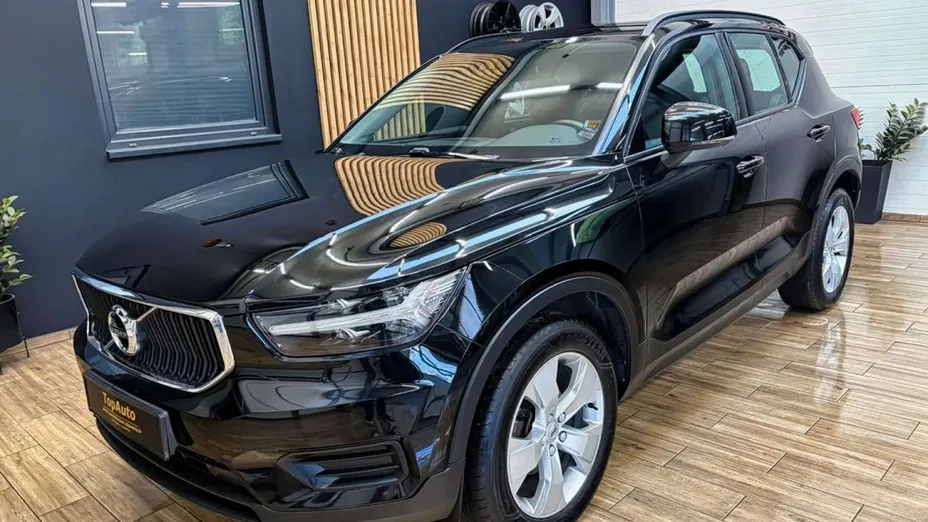 VOLVO XC40 -