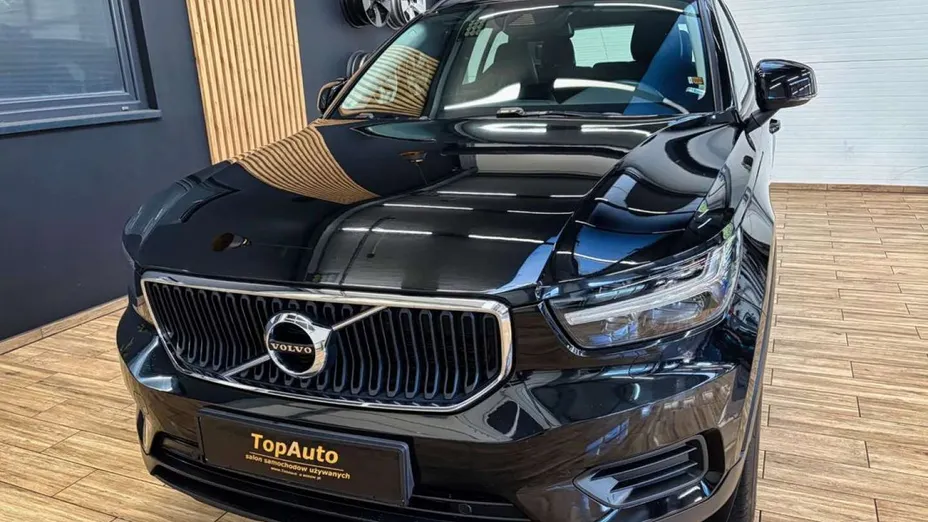 VOLVO XC40 -