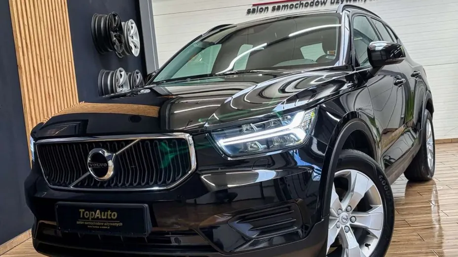 VOLVO XC40 -