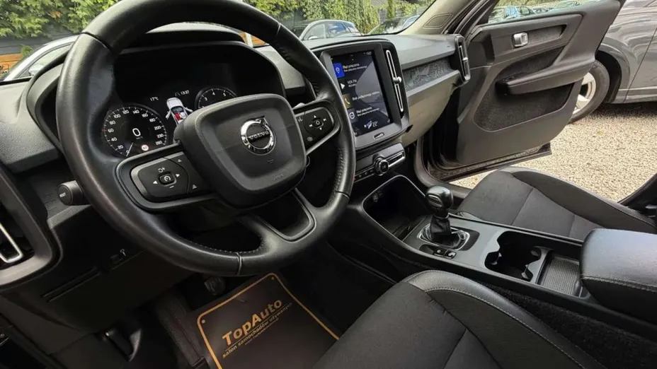 VOLVO XC40 -