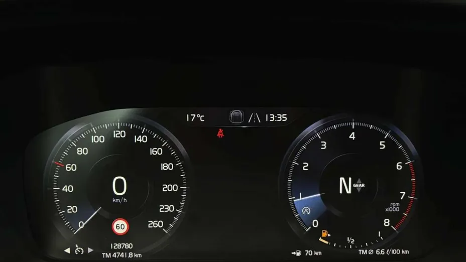 VOLVO XC40 -