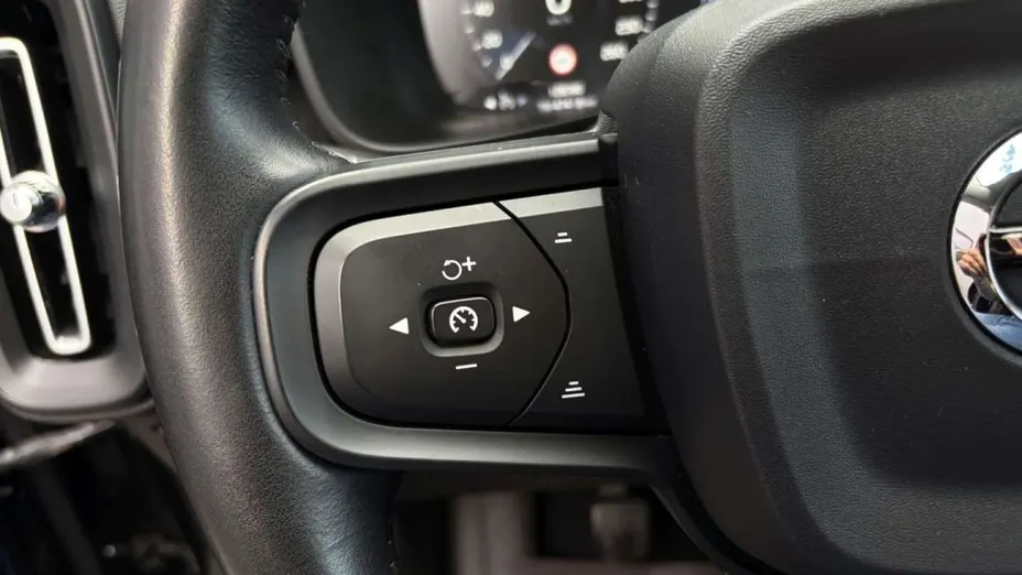 VOLVO XC40 -