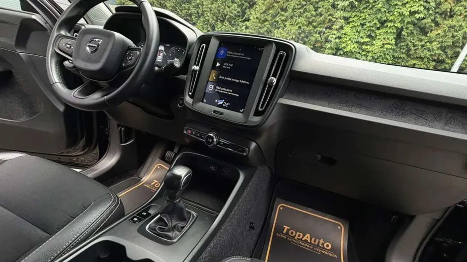 VOLVO XC40 -