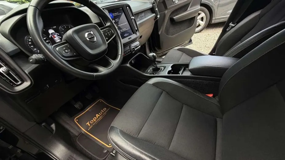 VOLVO XC40 -