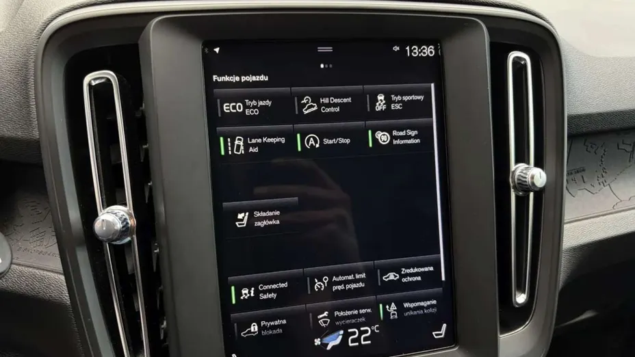 VOLVO XC40 -