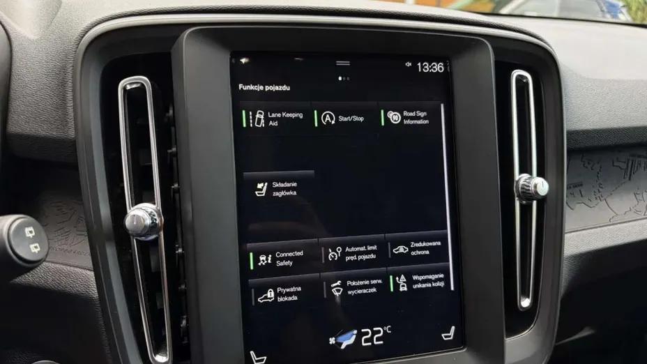 VOLVO XC40 -