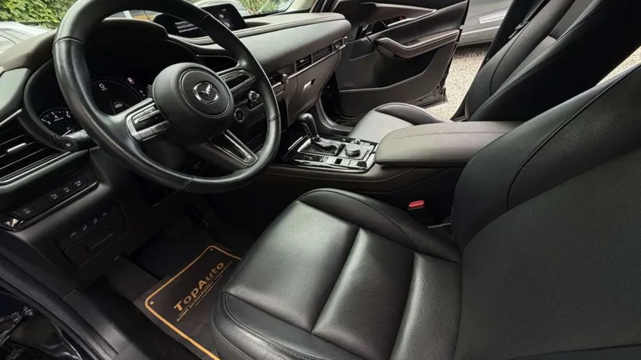 MAZDA CX-30 -