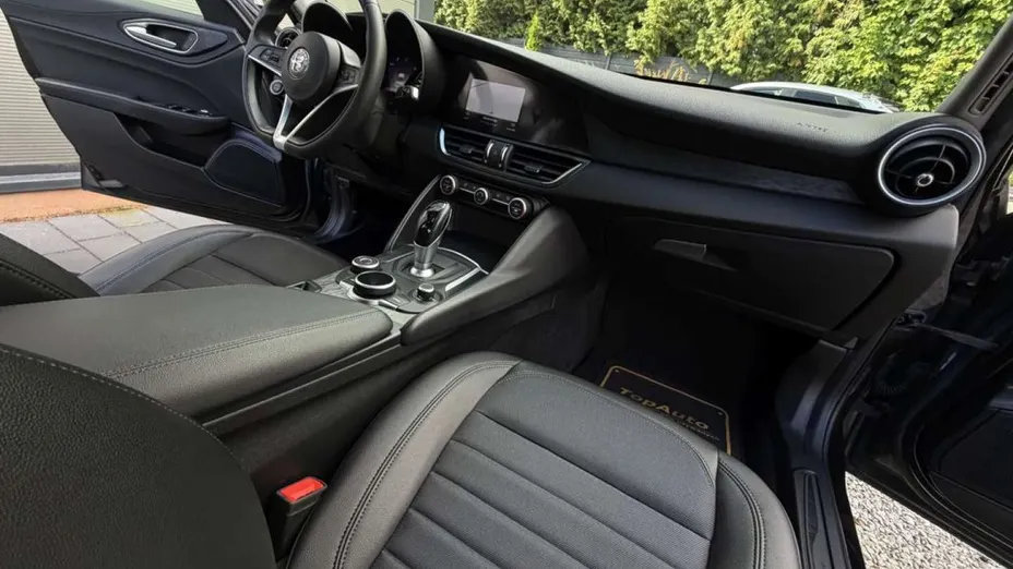 ALFA ROMEO Giulia -