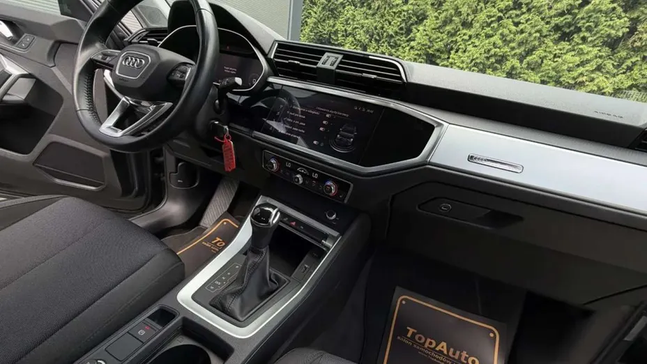 AUDI Q3 -