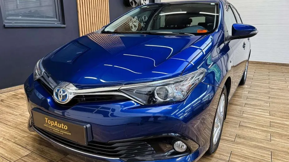 TOYOTA Auris -