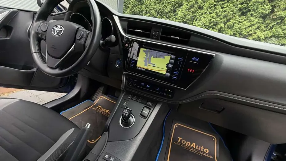TOYOTA Auris -