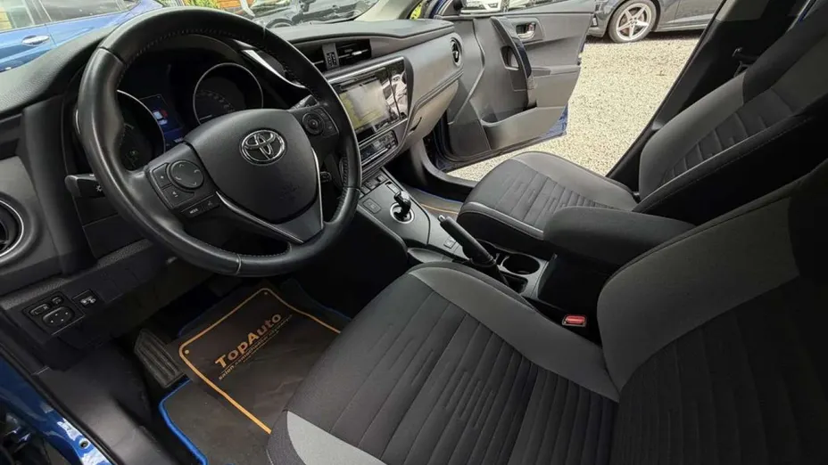 TOYOTA Auris -