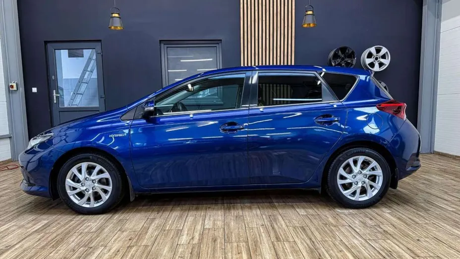 TOYOTA Auris -