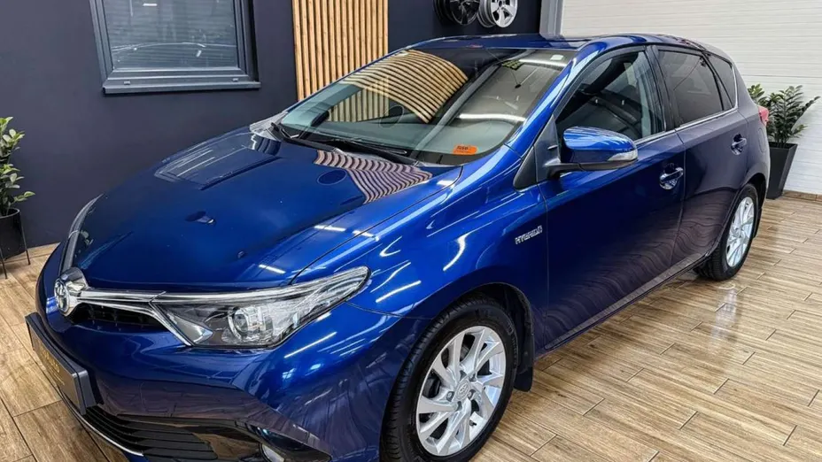 TOYOTA Auris -