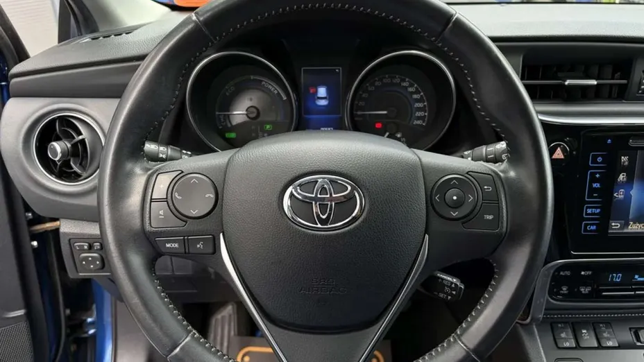 TOYOTA Auris -