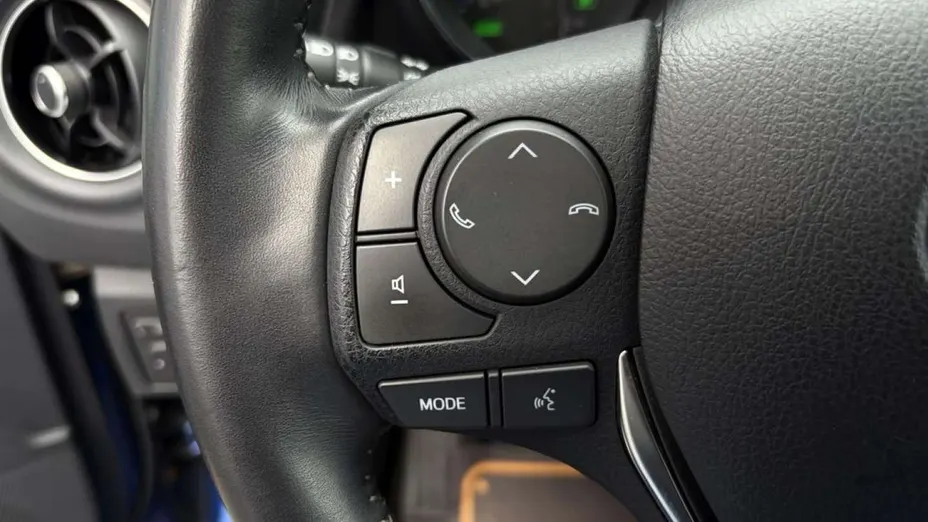TOYOTA Auris -