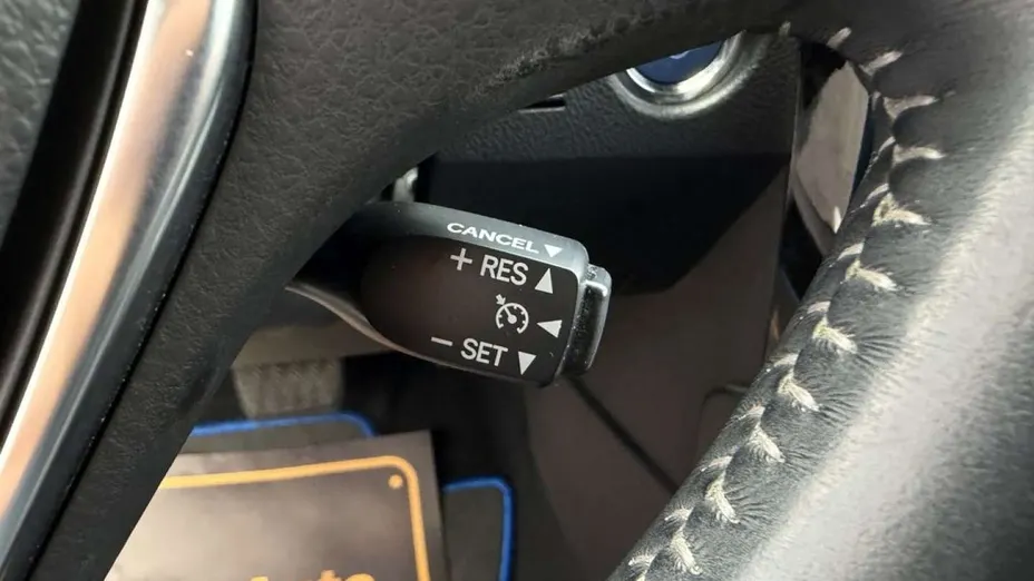 TOYOTA Auris -