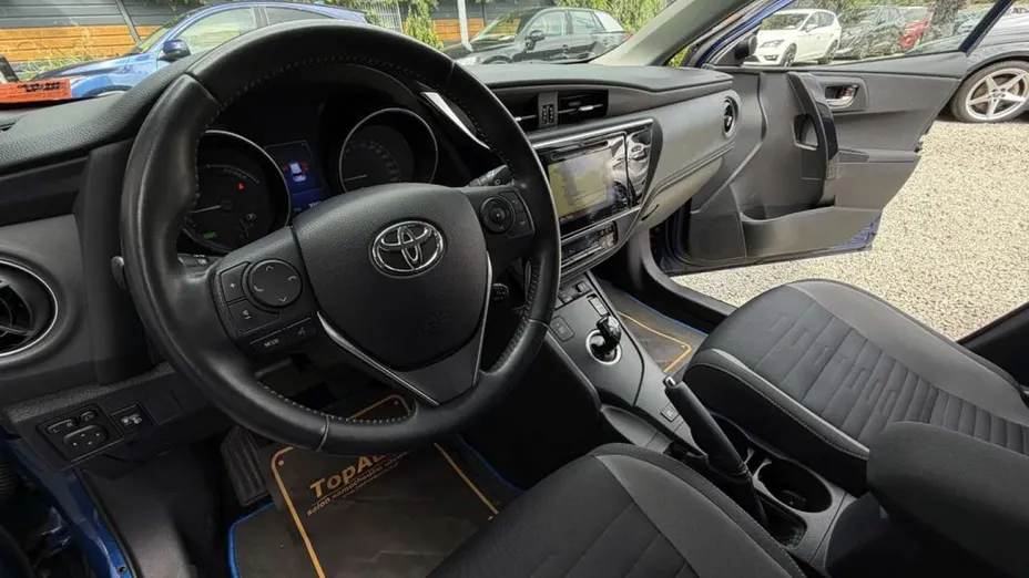 TOYOTA Auris -