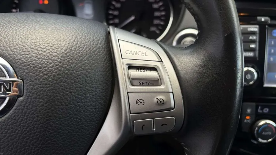 NISSAN Qashqai -