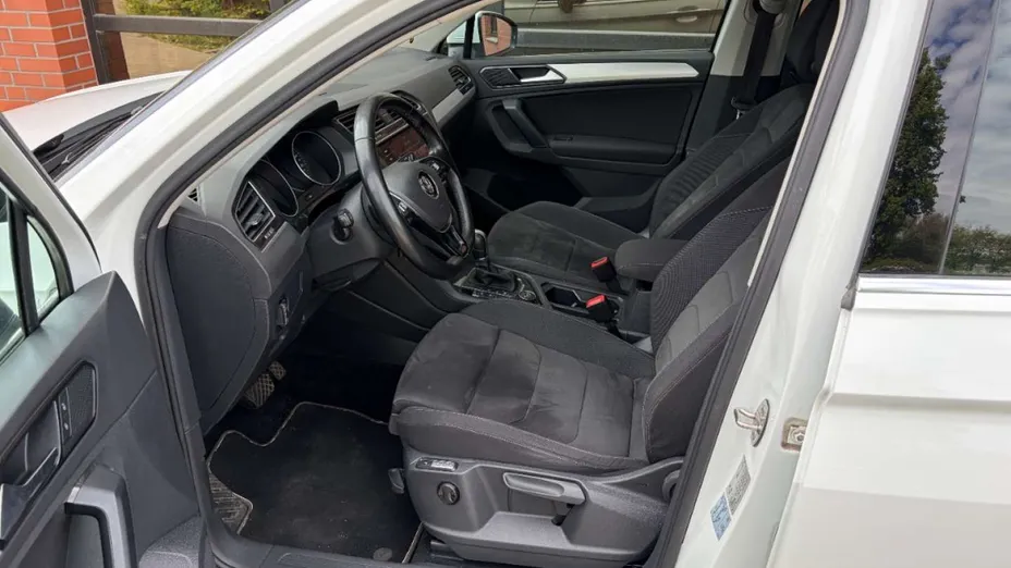 VOLKSWAGEN Tiguan -