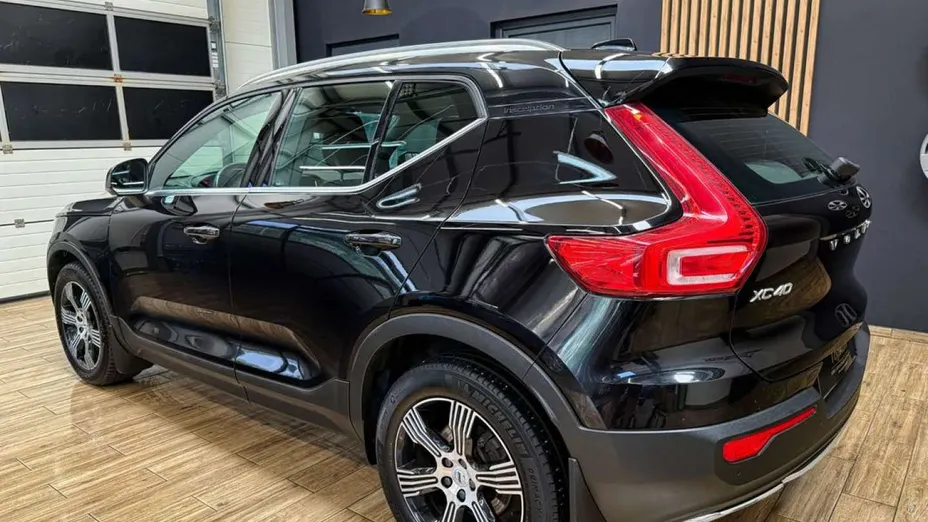 VOLVO XC40 -