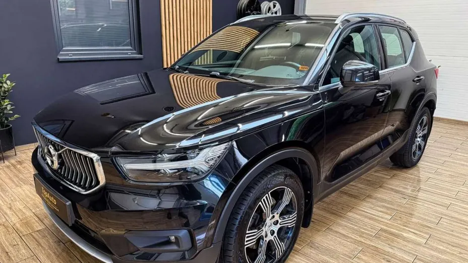VOLVO XC40 -