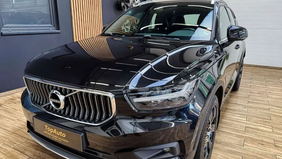VOLVO XC40 -