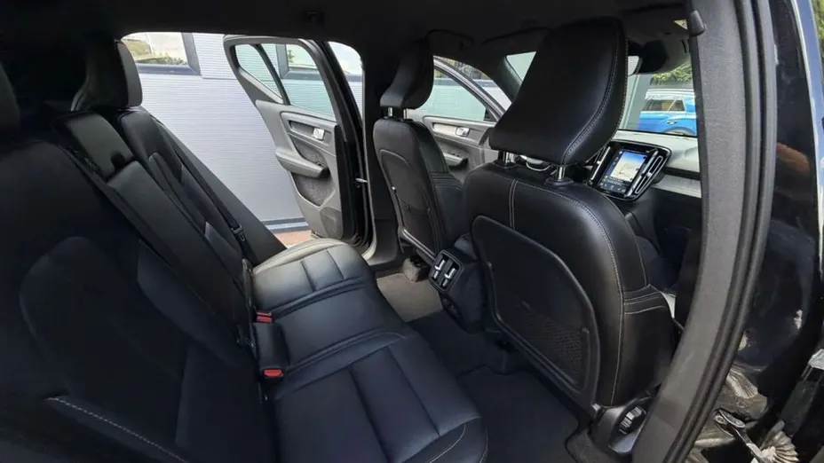 VOLVO XC40 -