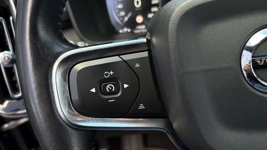VOLVO XC40 -