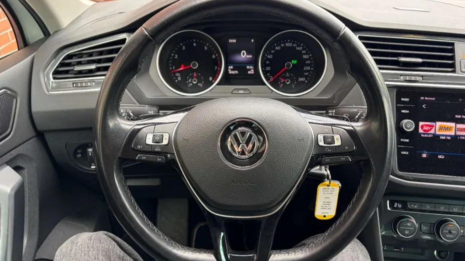 VOLKSWAGEN Tiguan -
