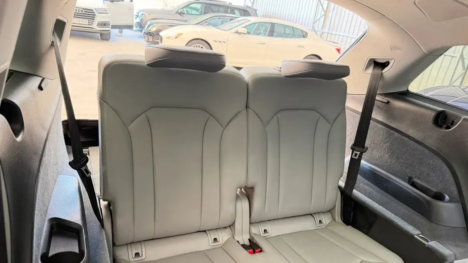 AUDI Q7 -