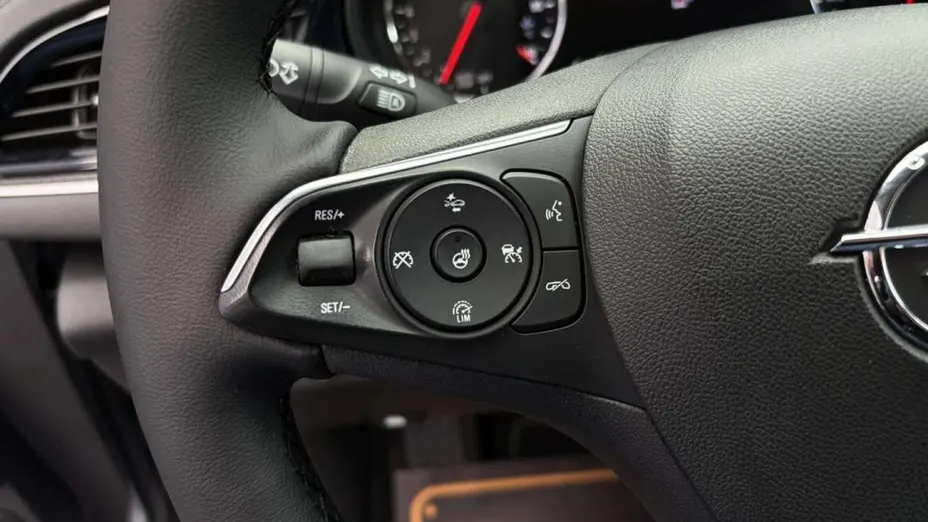 OPEL Insignia -