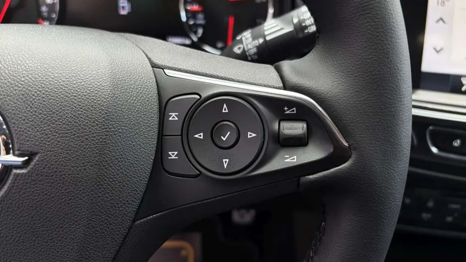 OPEL Insignia -