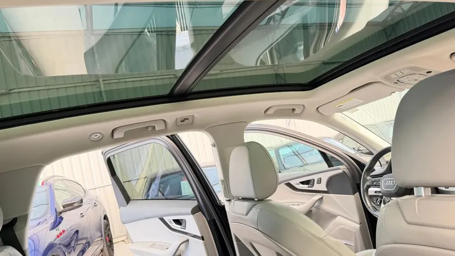 AUDI Q7 -