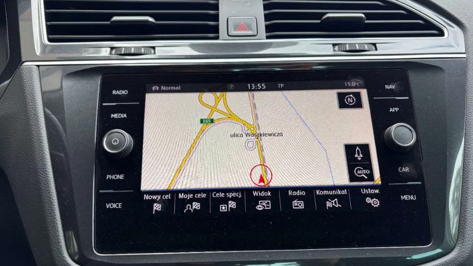 VOLKSWAGEN Tiguan -