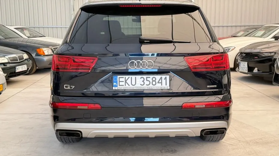 AUDI Q7 -