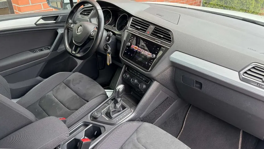 VOLKSWAGEN Tiguan -