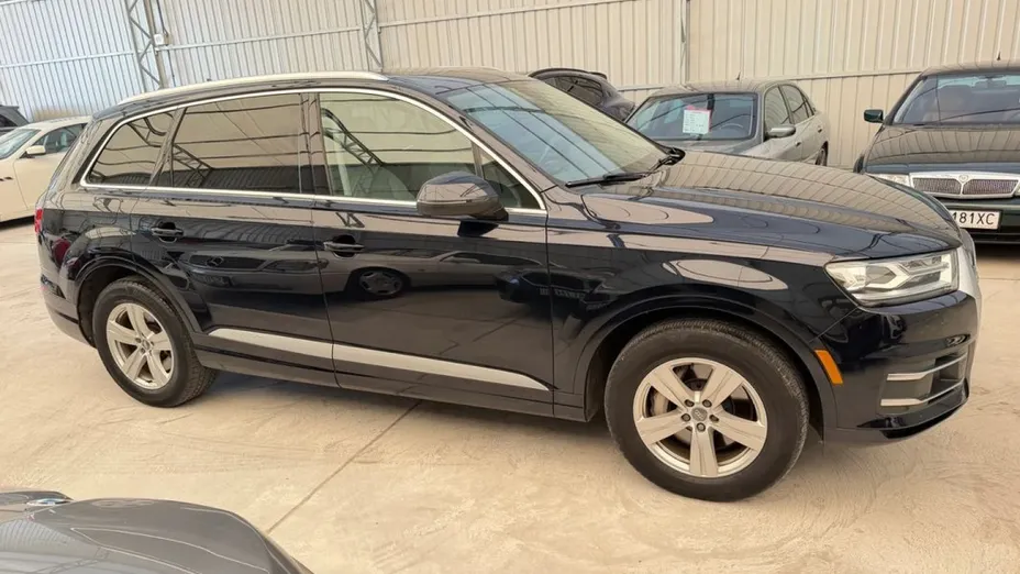 AUDI Q7 -