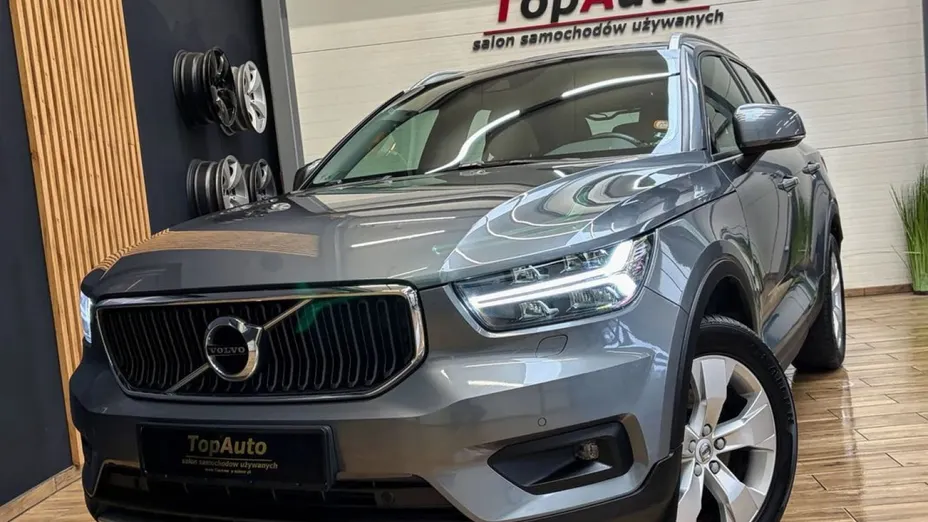 VOLVO XC40 -