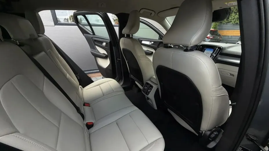 VOLVO XC40 -