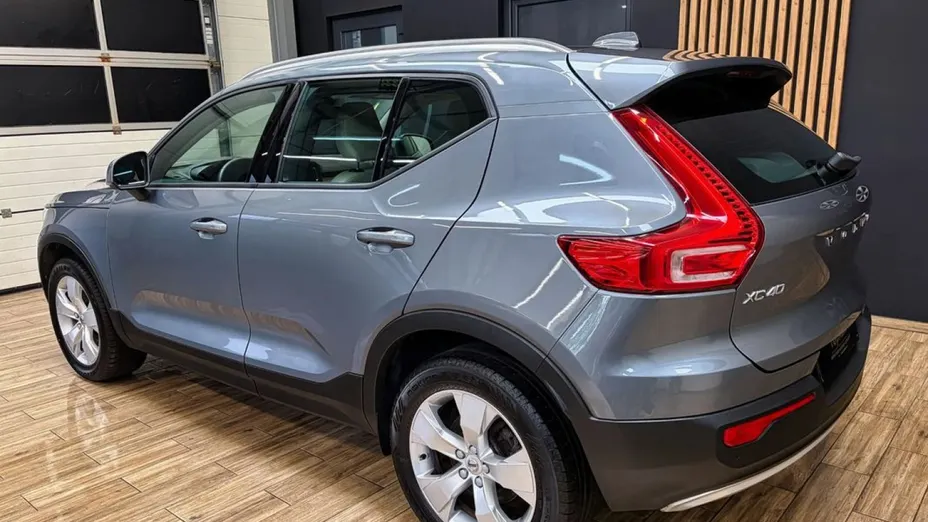 VOLVO XC40 -