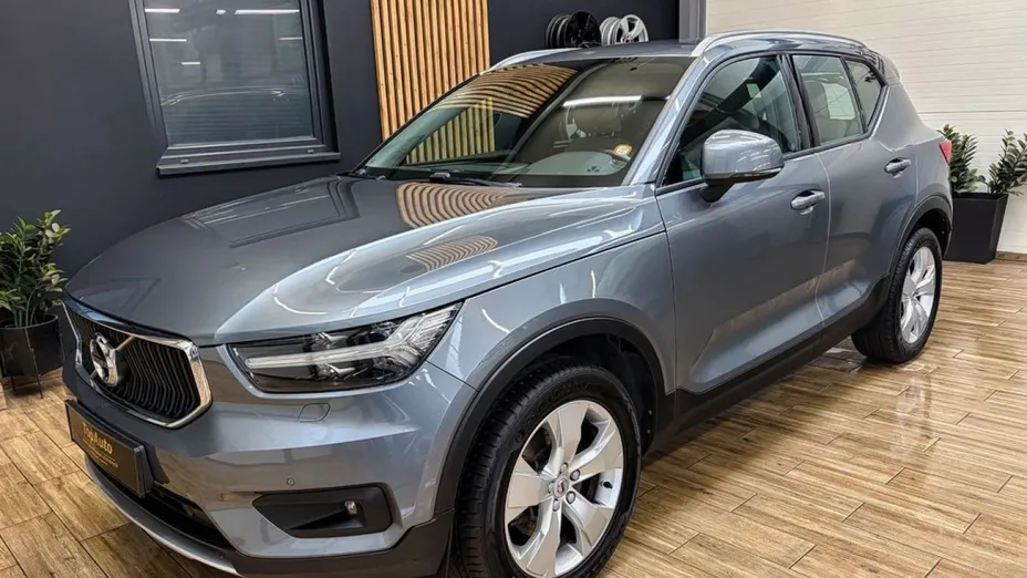 VOLVO XC40 -