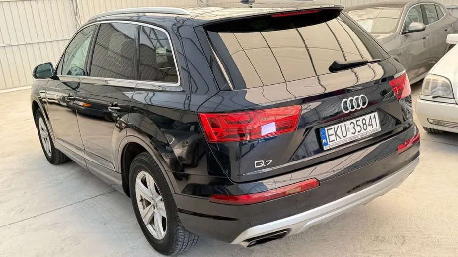 AUDI Q7 -