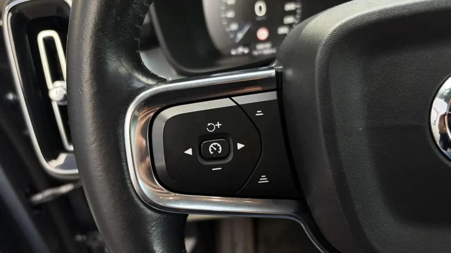 VOLVO XC40 -