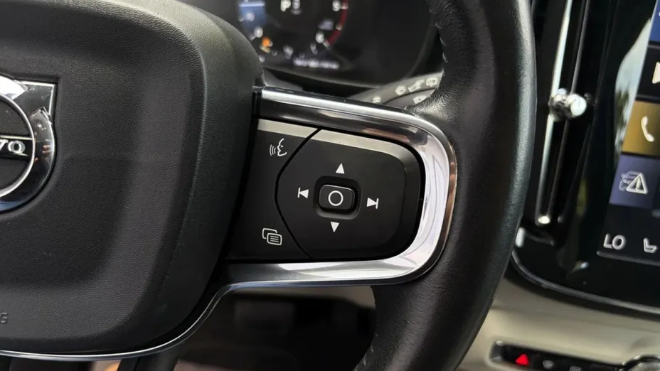 VOLVO XC40 -