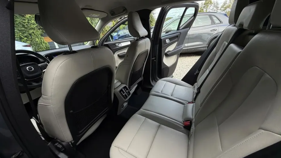 VOLVO XC40 -
