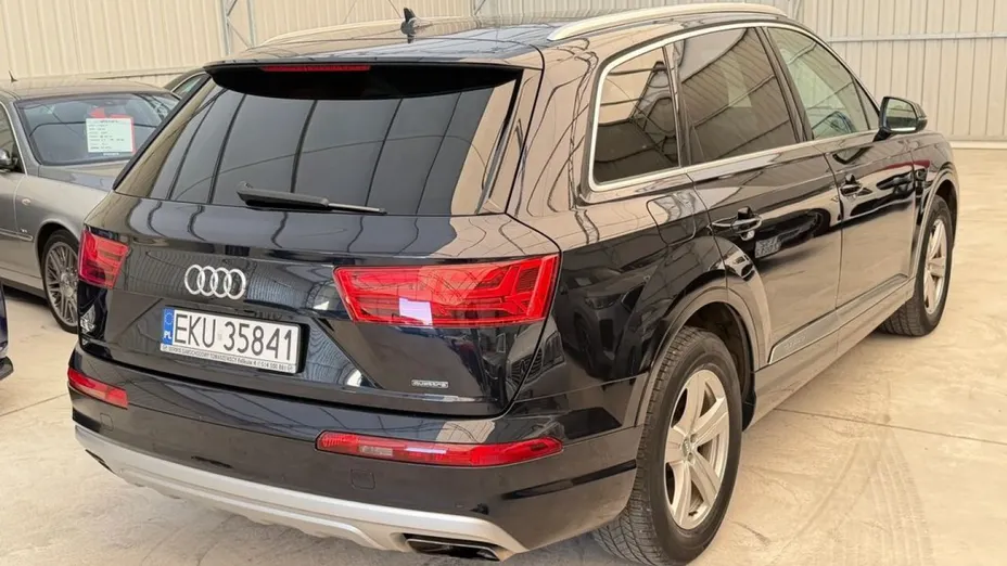 AUDI Q7 -