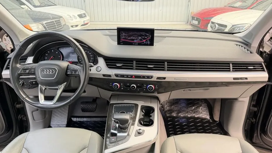 AUDI Q7 -