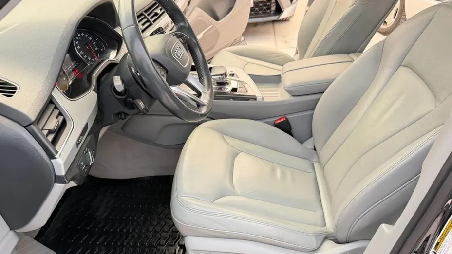 AUDI Q7 -