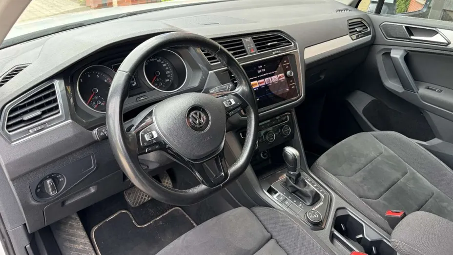 VOLKSWAGEN Tiguan -